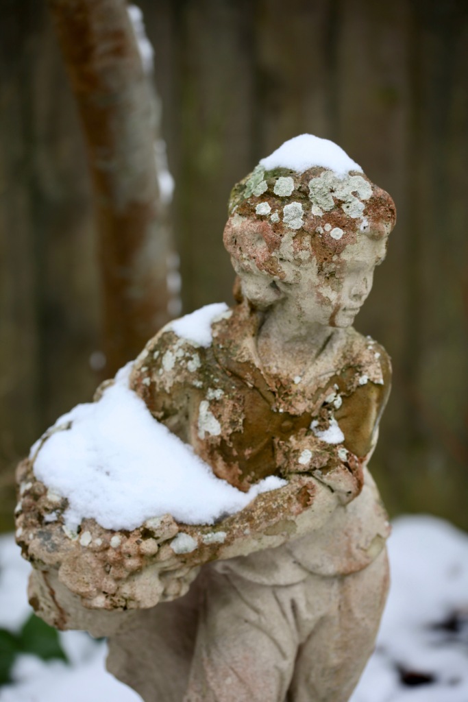 Sculpture Winter with snow cap